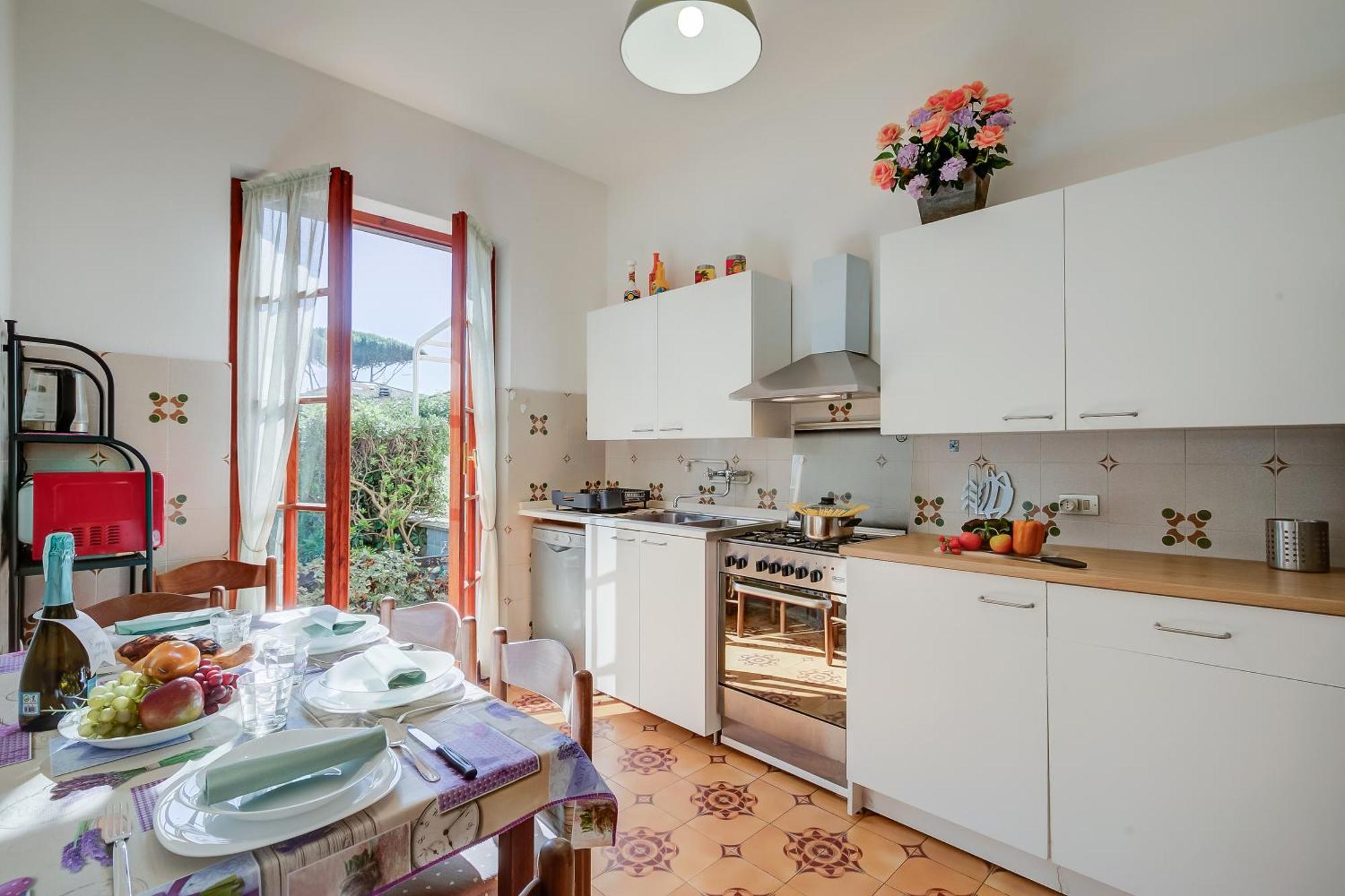 Casa Maddalena Al Mare 600M From Sea - Happy Rentals Марина-ди-Пьетрасанта Экстерьер фото