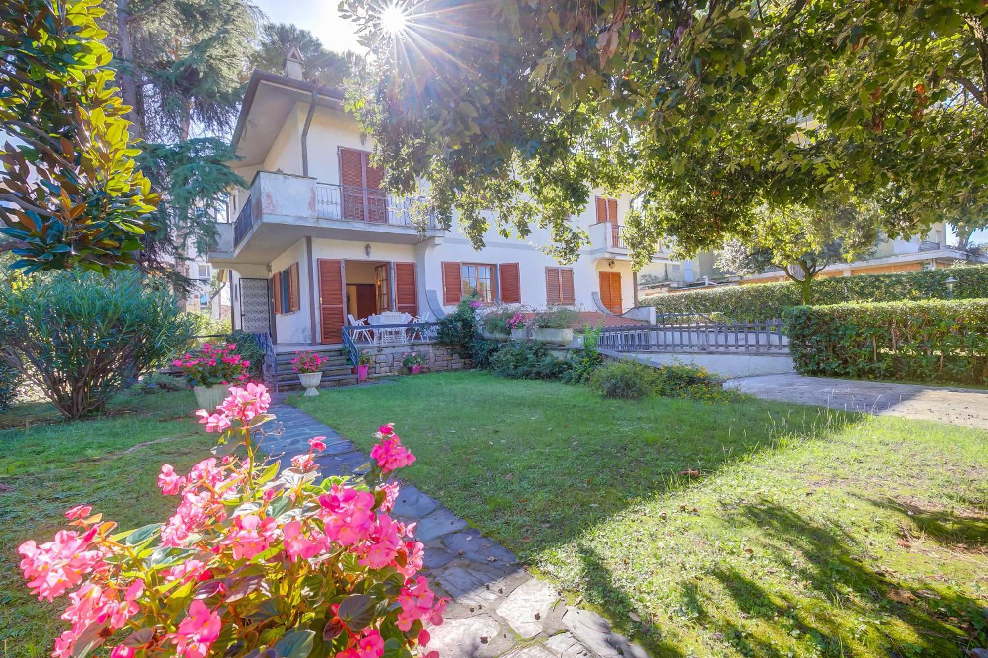 Casa Maddalena Al Mare 600M From Sea - Happy Rentals Марина-ди-Пьетрасанта Экстерьер фото