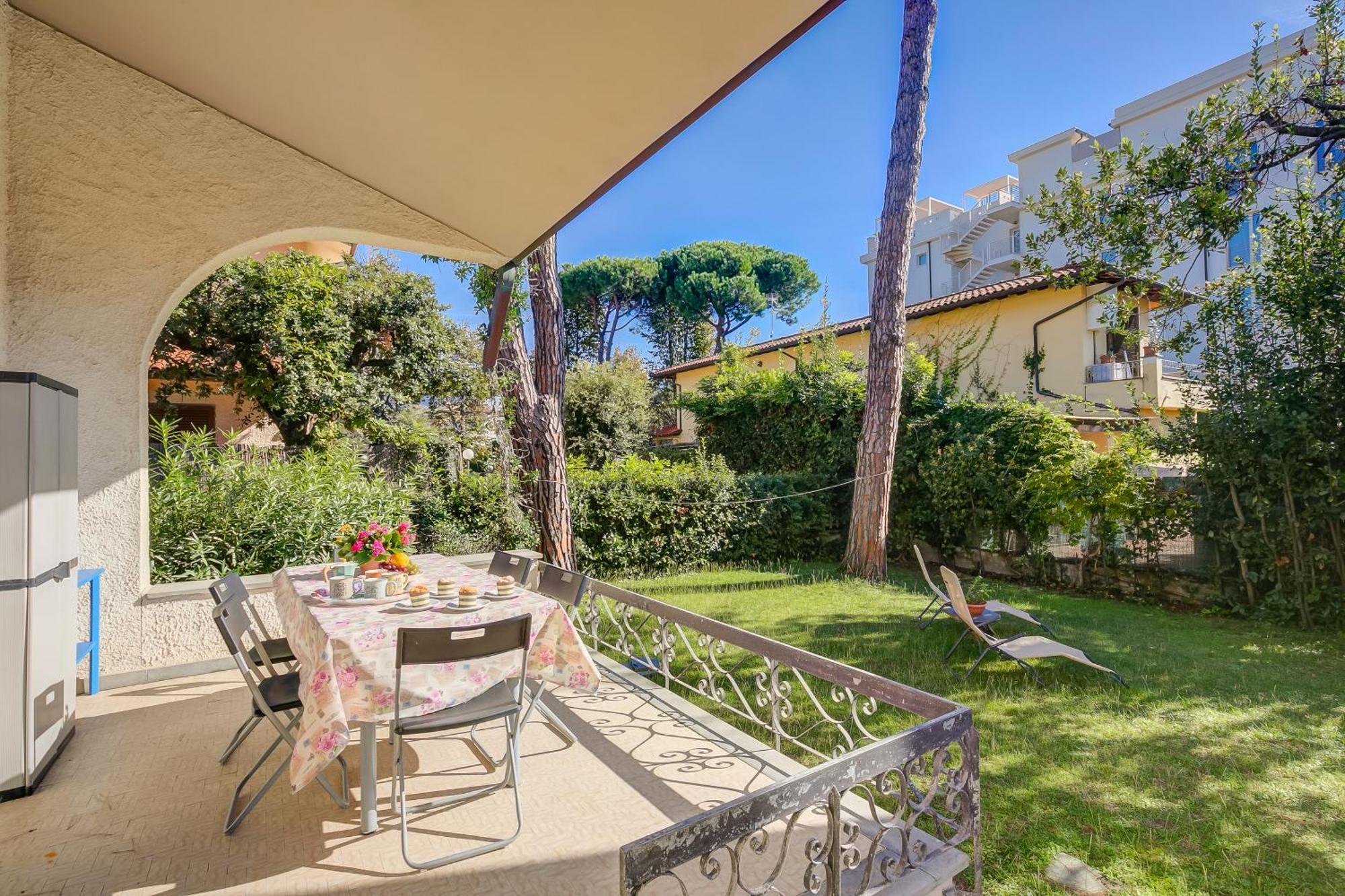 Casa Maddalena Al Mare 600M From Sea - Happy Rentals Марина-ди-Пьетрасанта Экстерьер фото