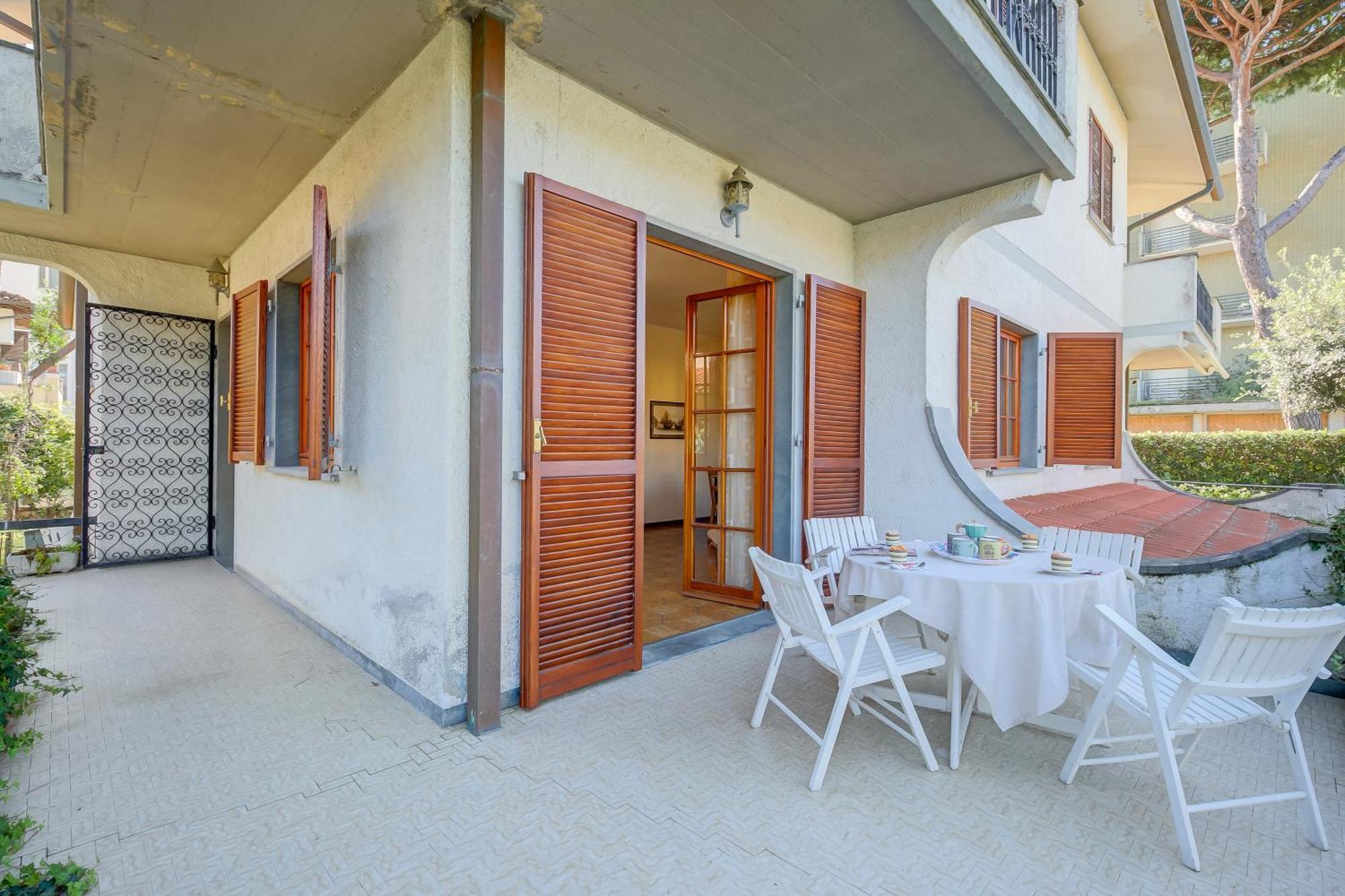 Casa Maddalena Al Mare 600M From Sea - Happy Rentals Марина-ди-Пьетрасанта Экстерьер фото