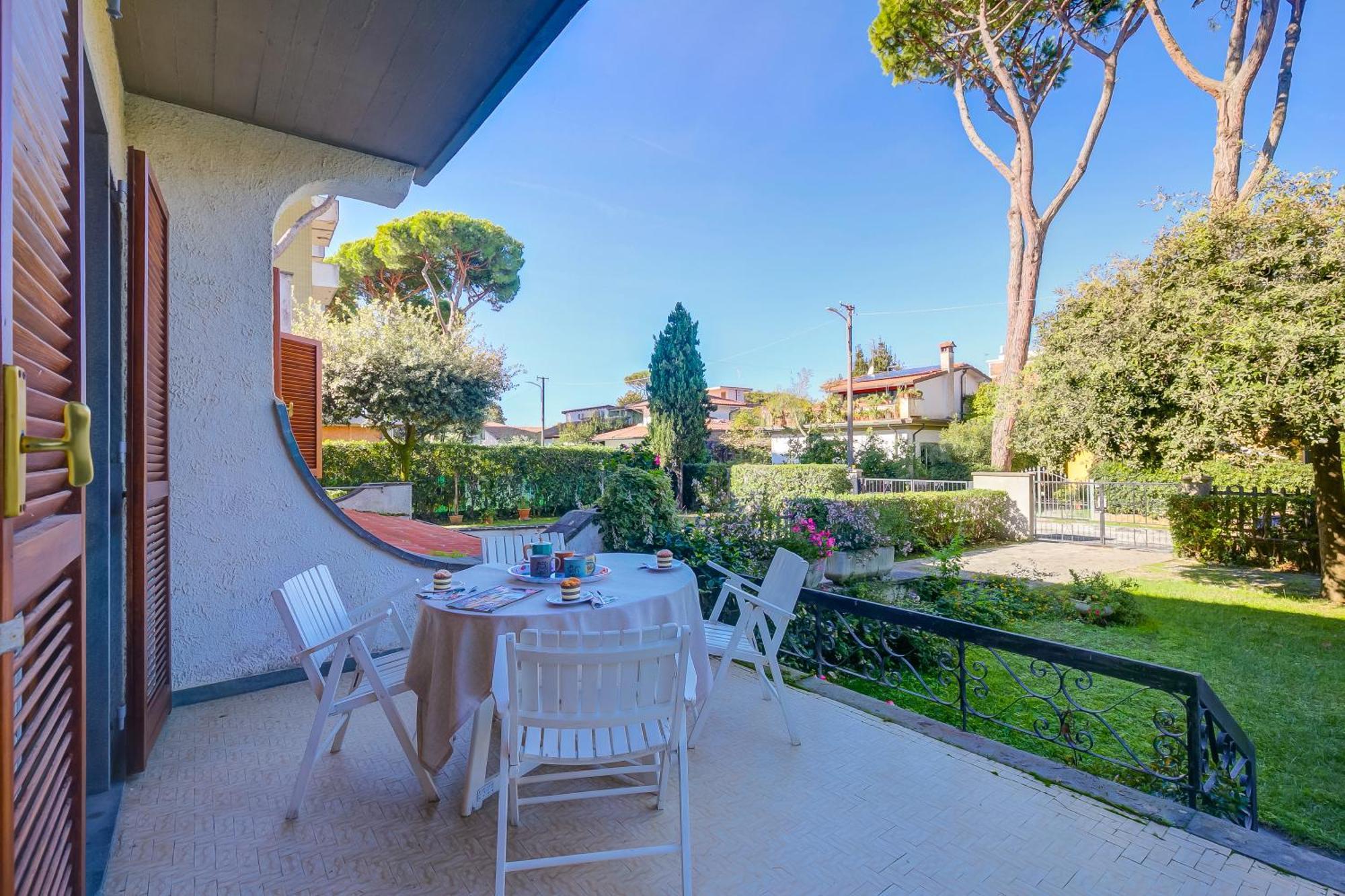 Casa Maddalena Al Mare 600M From Sea - Happy Rentals Марина-ди-Пьетрасанта Экстерьер фото