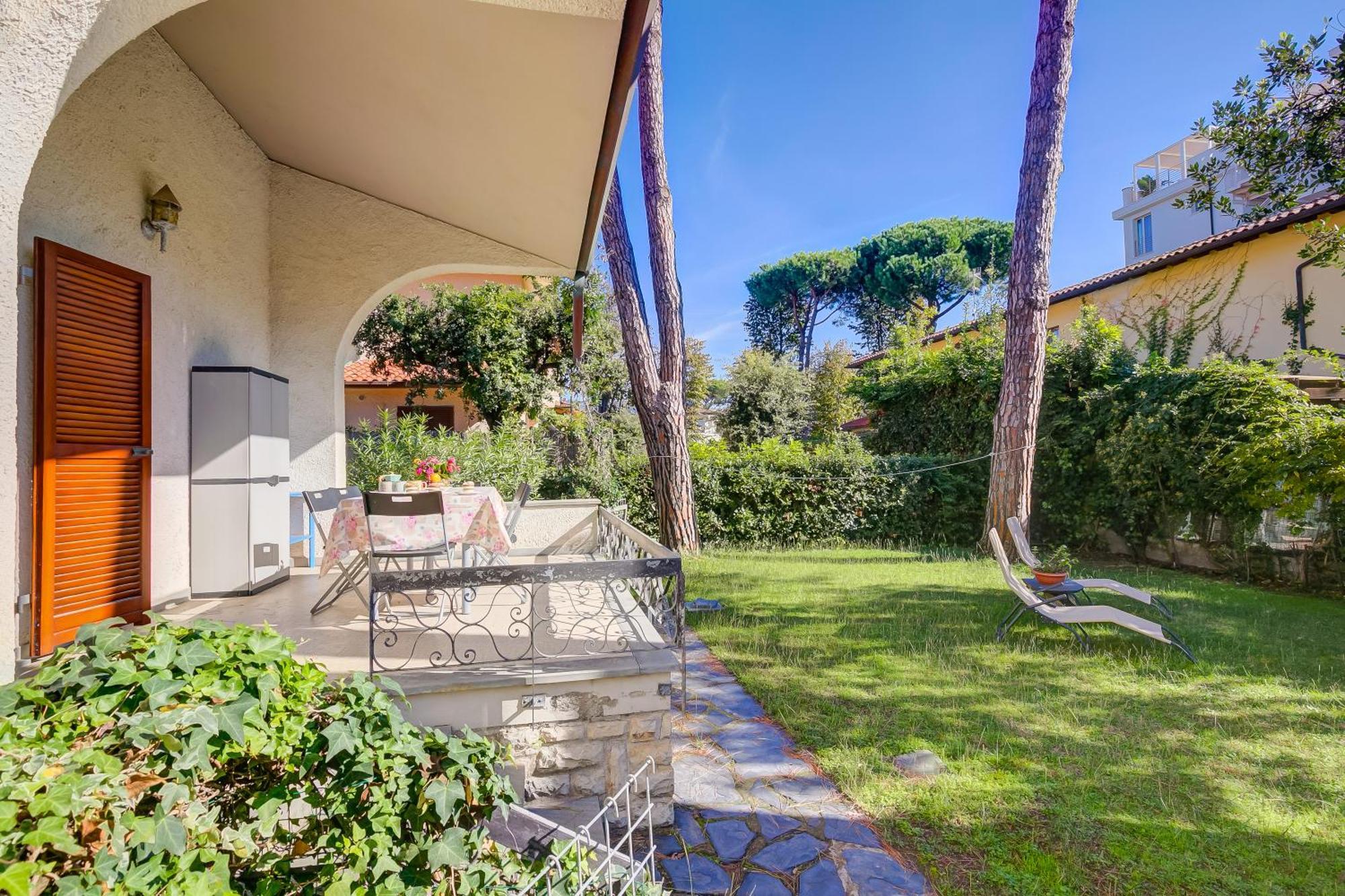 Casa Maddalena Al Mare 600M From Sea - Happy Rentals Марина-ди-Пьетрасанта Экстерьер фото