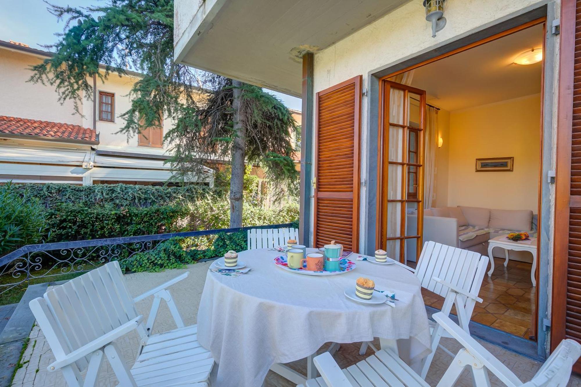 Casa Maddalena Al Mare 600M From Sea - Happy Rentals Марина-ди-Пьетрасанта Экстерьер фото