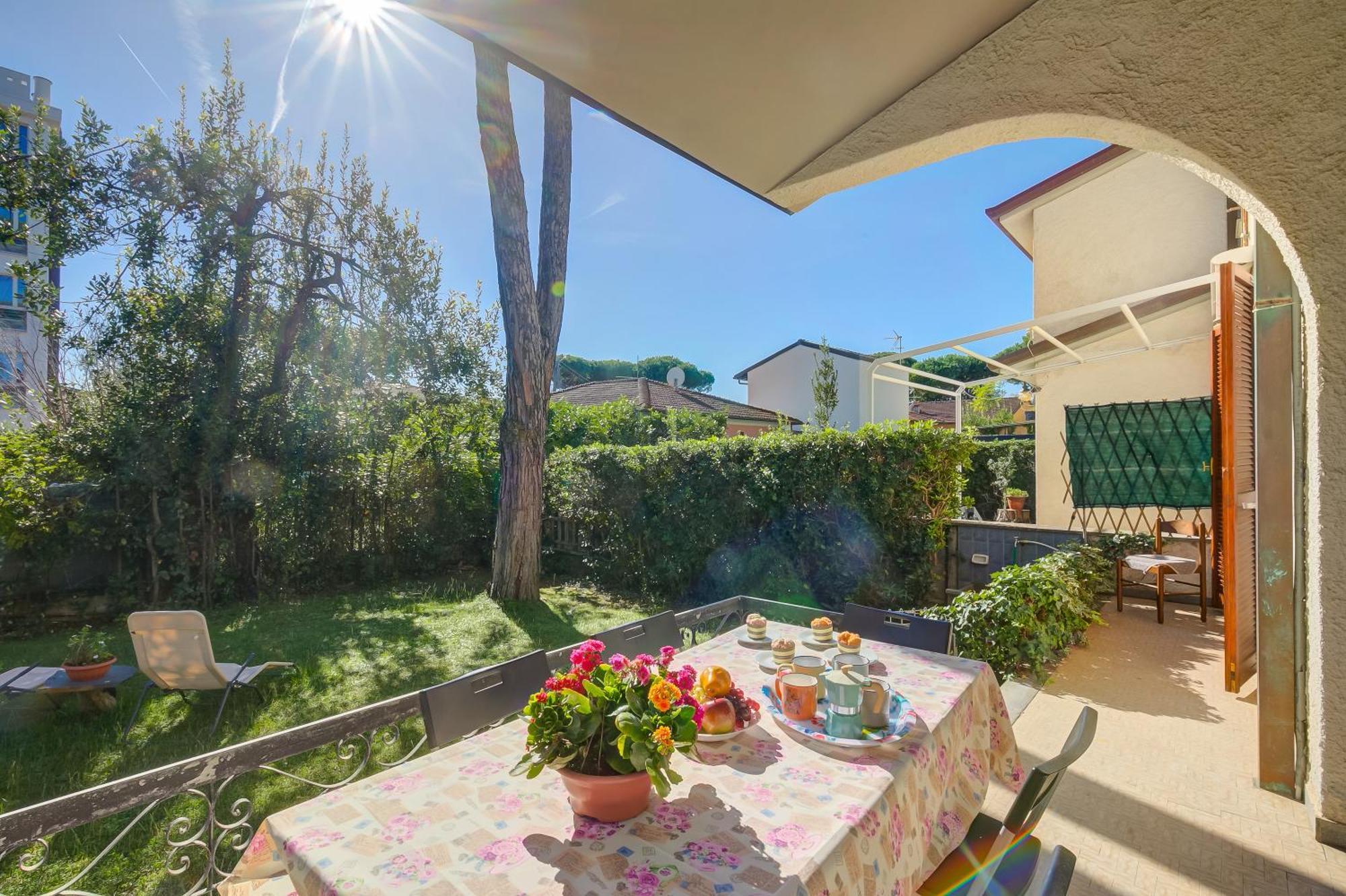 Casa Maddalena Al Mare 600M From Sea - Happy Rentals Марина-ди-Пьетрасанта Экстерьер фото